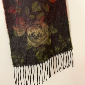 Collection Eighteen dark green/red scarf, soft and warm, fringes